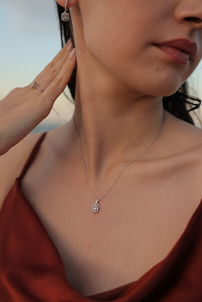 CVK Jewellery Elegance Baget Kolye: 8 Ayar Beyaz Altının Parıltısı