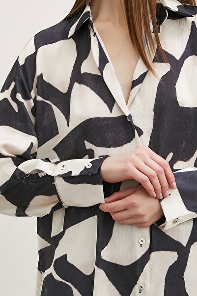 Never more Πουκάμισο με μοτίβο πέτρας με λαιμόκοψη σε μαύρο χρώμα