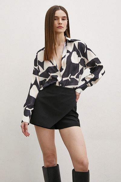 Never more V-Neck Stone Pattern Shirt Black