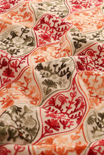 Bursa İpek Κρεμ κεντημένο χειμωνιάτικο σάλι