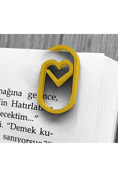 PAKLON Yellow Heart Shaped Special Boxed Bookmark and Lead Set (12Pcs)