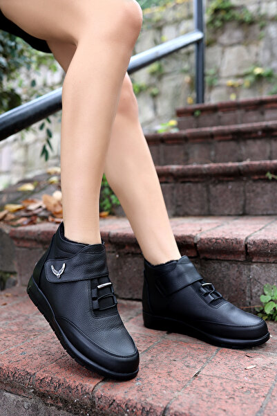 Prestij Дамски ботуши от естествена кожа с катарама, черни