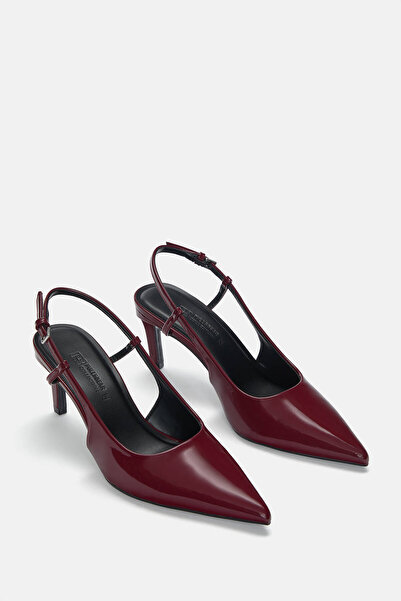 Pull & Bear الكعب العالي مع سطح من الجلد اللامع