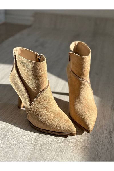 SHOEBOURNE Λεπτές μπότες με τακούνι Camel Suede Stone