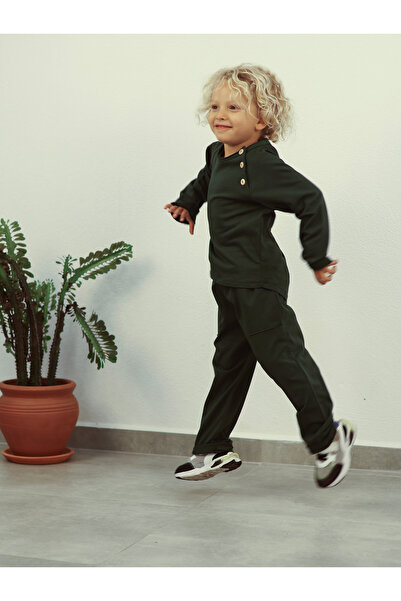 rg kidsstore Dječji komplet trenerke - detalj sa dugmetom na ramenu