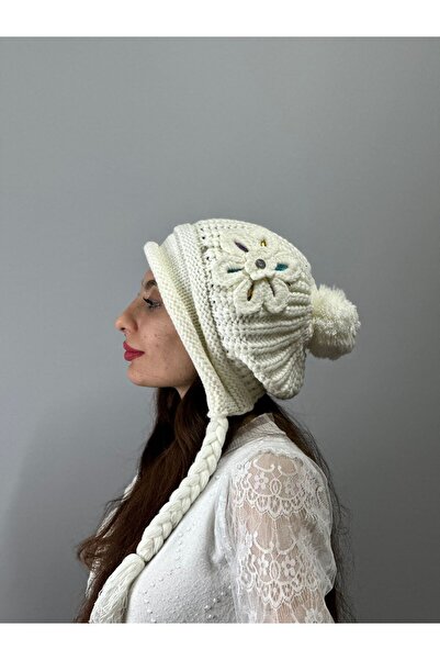 Gönülden Tasarım BERETA DE FEMEI CU PĂR TRICOTAT CU FLORI BRODATE CU PIATĂ