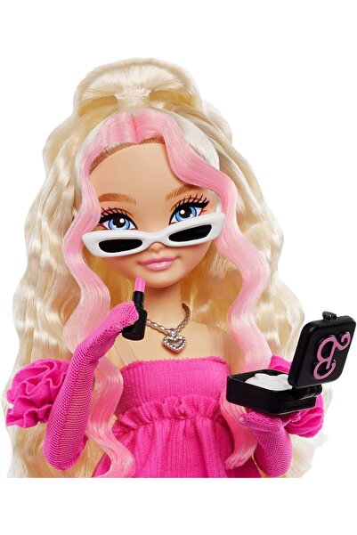 Barbie دمية دريم بيستيز ماليبو القابلة للتحريك بشعر أشقر مموج، و11 قطعة مكياج وإكسسوارات شعر