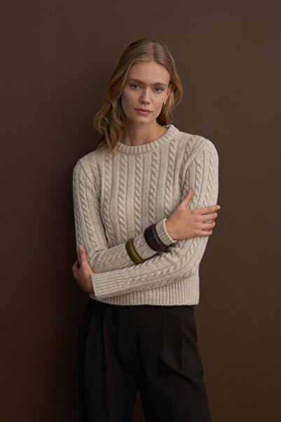 Mathilda Store Bej Leta Örgü Detaylı Fit Kazak"