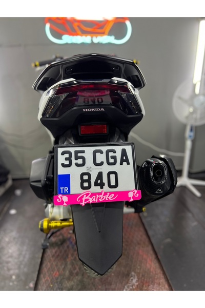 SERDAR UYSAL MODİFİYE CENTER PCX BARBİE PLAKALIK