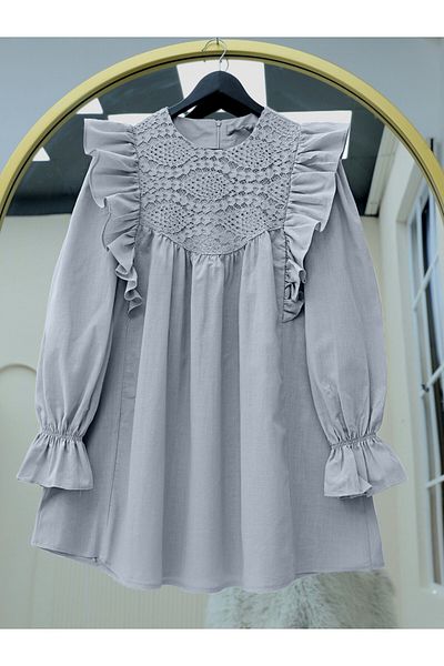Modamorfo Graue Popeline-Tunika – Robe mit Rüschen an der Schulter und Spitzenstickerei