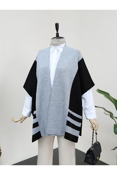 Modamorfo Schwarzer Strick-Poncho mit kurzen Ärmeln und Seitenschlitzen