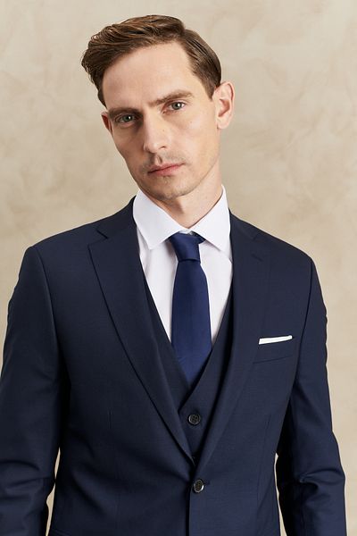 ALTINYILDIZ CLASSICS Hexagonal 4A 3110000004   Silim Fit Taylon Suit with Navy Blue Vest