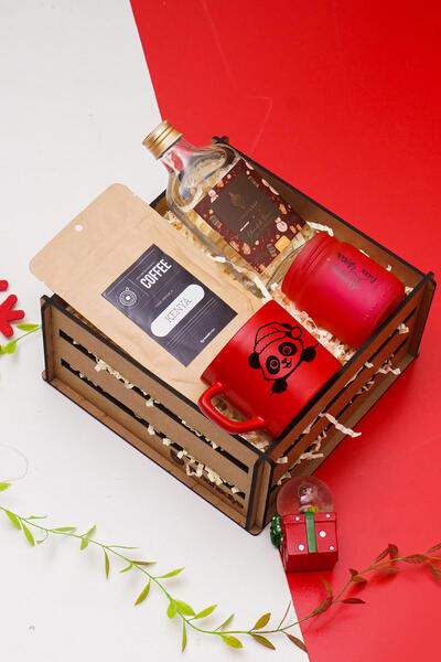 TrendHediye Yılbaşı Yeni Yıl Hediye Seti Fincan, Filitre Kahve, Kokulu Mum, Çıkolata Kolonyası Hediye Seti