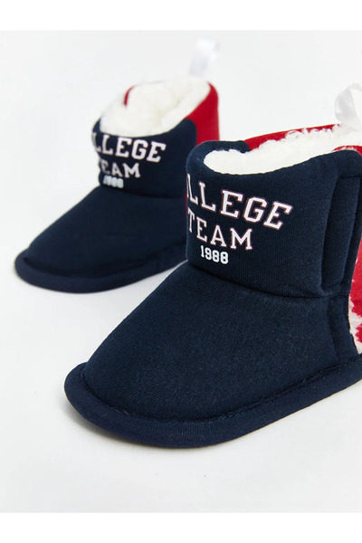 LC Waikiki Lacivert Nakış Detaylı Pelüş Erkek Bebek Yürüme Öncesi Ev Botu