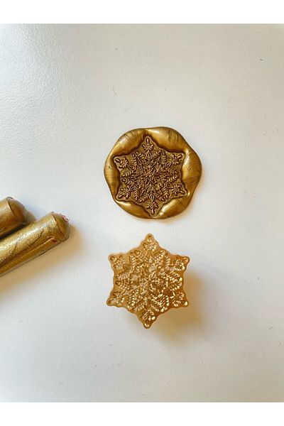 PRAG 12 Seal Candles with Adhesive Back 3 cm Snowflake Snowflake Print