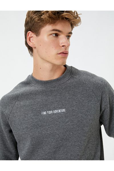 Koton Sweatshirt mit Rundhalsausschnitt, Slogan-Stickerei, erhöhte Raglanärmel