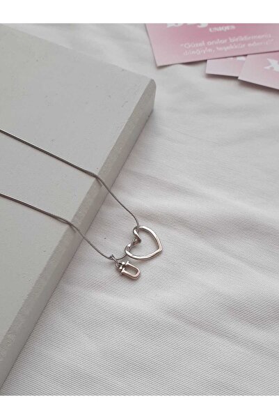 bijoux uniques Kalpli Ü Harfli Çelik Kolye