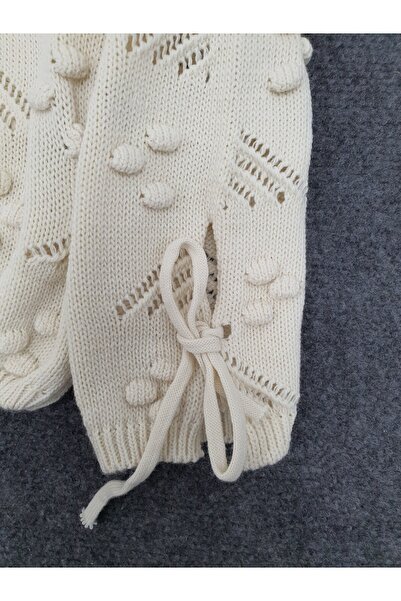 Modamorfo Πουλόβερ με κορδόνια με κορδόνια με κέντημα - κρέμα