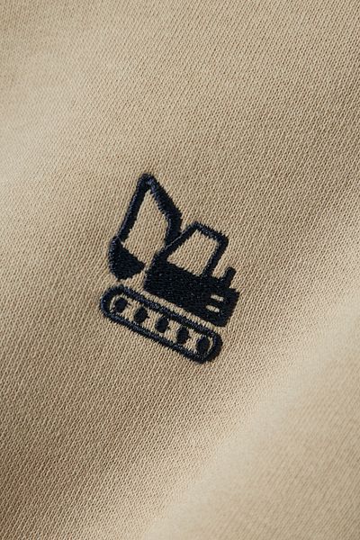 name ıt Vytvořte prosím jako 3D náčrt 
 
 Cvc 60% bavlna/40% polyester, příze Vortex 
 Dvojitě barvené 
 240 gsm, kartáčovaný 
 R