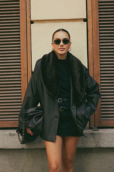 Trendyol Collection Černá dvoupásková mini džínová sukně Twoss24Et00122