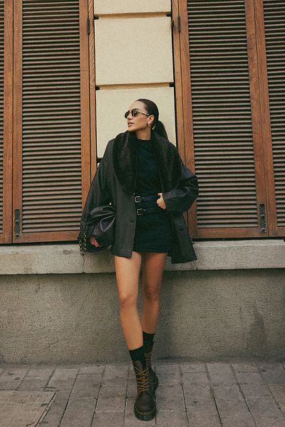 Trendyol Collection Černá dvoupásková mini džínová sukně Twoss24Et00122