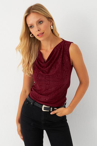 Cool & Sexy Ärmellose Damenbluse LPP1297 in Burgunderrot mit tiefem Kragen
