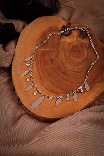 Batı Accessories قلادة فضية مزينة بالترتر من تاَشي ديتايلز