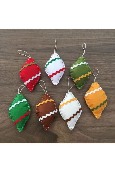 OzanTuhafiye Handmade Felt 7-Piece Christmas Ornament Pine Tree Ornament 02