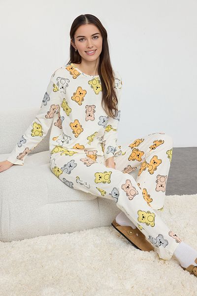 Trendyol Collection Ecru pletená sada pyžama s medvídkem - 100% bavlna Thmaw25Pt00184