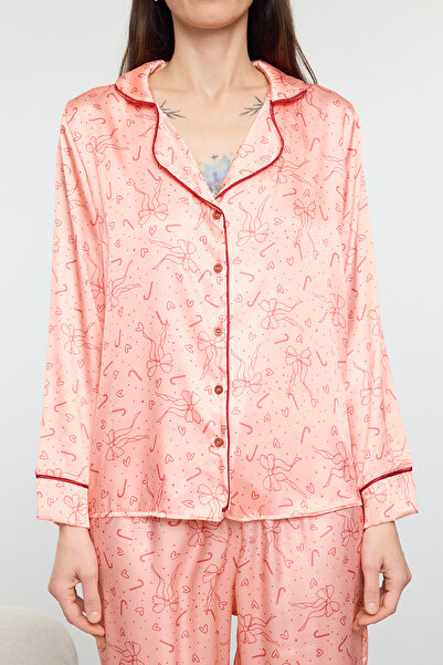 Trendyol Collection Újévi témájú szatén pizsama szett - csővezetékekkel, THMAW25PT00174