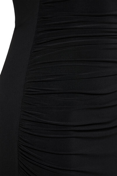 Trendyol Collection Schwarzes, gestricktes, schickes Abendkleid mit Rüschendetail am Saum, Nachtabendkleid TPRSS25EL00005