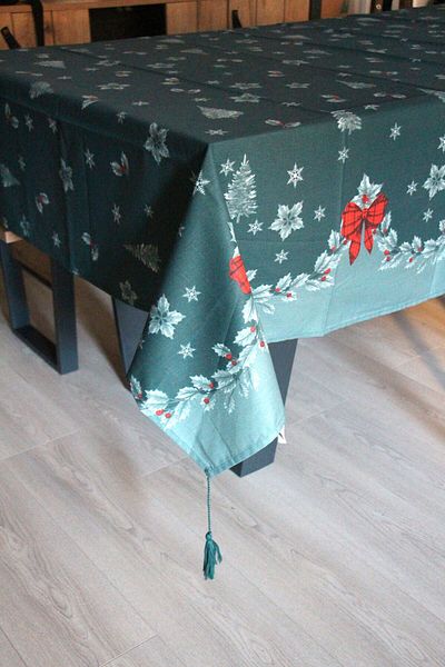 DDHOME Christmas Themed Cotton Tablecloth - Size 150X200, Tassel