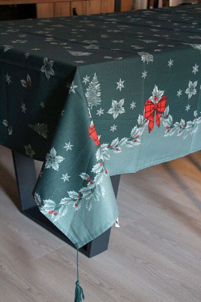 DDHOME Christmas Themed Cotton Tablecloth - Size 150X200, Tassel
