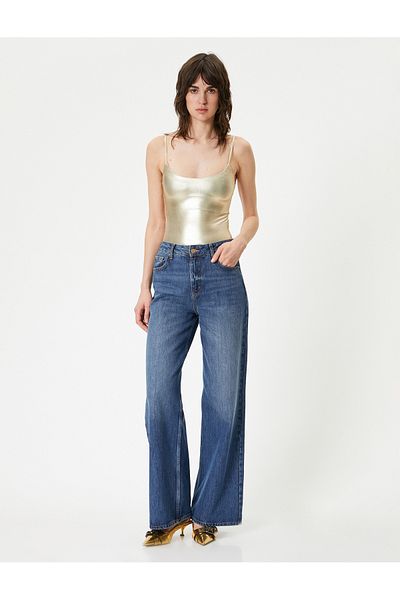 Koton Metallic-glänzender Bodysuit mit schmalen Trägern und schmaler Passform