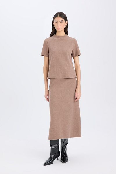 DeFacto Thessaloniki Fabric 2 részes szett kerékpáros nyakú, rövid ujjú felső, rugalmas derekú midi szoknya E2425ax24wn