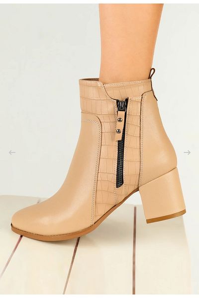 WHİTE LİNE Crocodile Patterned Nut Beige Short Bootie - Chunky Heel and Zipper