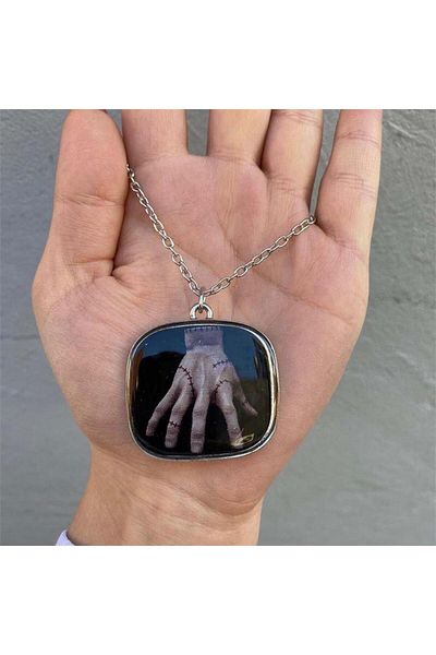 Köstebek Wednesday -The Thing Hand Necklace