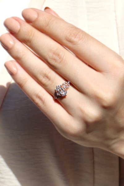 Yistandco Özel Tasarım Vintage Beyaz Topaz & Pırlanta Yüzük