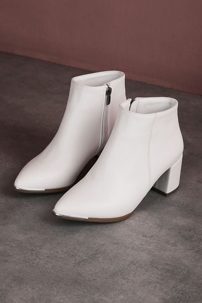 Lal Shoes & Bags Evan Women's Pointed Toe Front Metay Detailed Heeled Boots-White