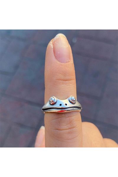 Köstebek Squinting Frog Ring