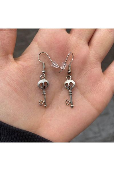 Köstebek Heart Skull Detailed Key Earrings