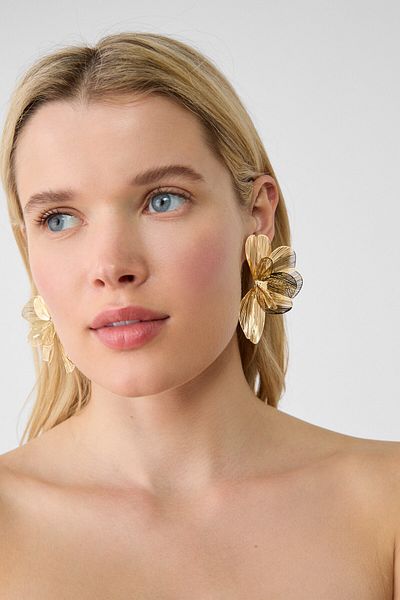 Stradivarius Yelpaze çiçek yapraklı büyük küpe