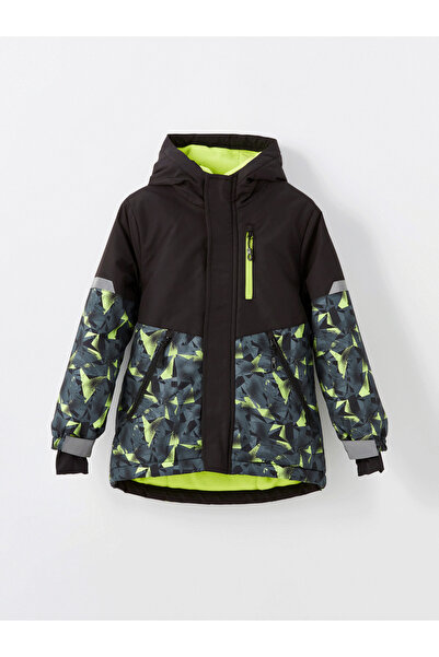 LC Waikiki LCW Kids Siyah Kapüşonlu Baskılı Reflektör Detaylı Erkek Çocuk Mont
