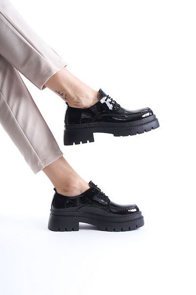 Shoesers Дамски ежедневни черни мокасини с връзки и дебела подметка от лачена кожа