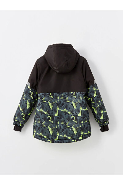 LC Waikiki LCW Kids Siyah Kapüşonlu Baskılı Reflektör Detaylı Erkek Çocuk Mont