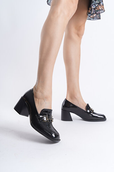 Lizzu Черни мокасини с дебел ток - Дамски обувки с катарама