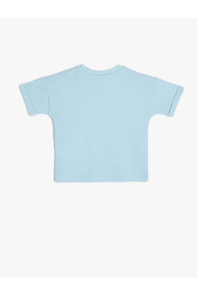 Koton Tricou din bumbac cu mânecă scurtă, cu imprimeu urban, cu gâtul crepus