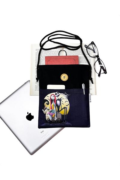 Smyrna "The Nightmare Before Christmas" Hanging Book/Tablet/Ebook Bag - Case