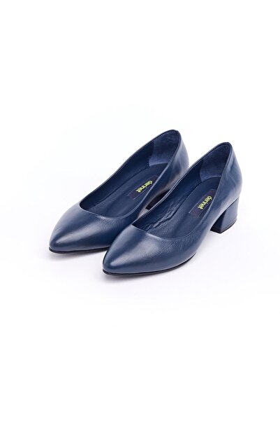 derinet Hakiki Deri Kadın Kısa Topuklu Ayakkabı