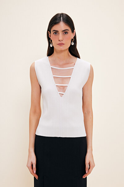 Love My Body Moda Tutkusu Önü Delikli Triko Bluz